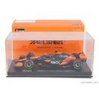 Burago McLAREN F1 MCL38 TEAM MCLAREN N 81 SEASON 2024 OSCAR PIASTRI - WITH PILOT AND SHOWCASE