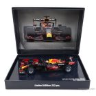 Minichamps RED BULL F1 RB18 TEAM ORACLE RED BULL RACING N 1 WINNER JAPAN GP WITH PIT BOARD WORLD CHAMPION 2022 MAX VERSTAPPEN