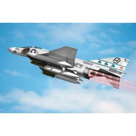   Academy USMC F-4J Phantom II VMFA-333 Fighting Shamrocks makett