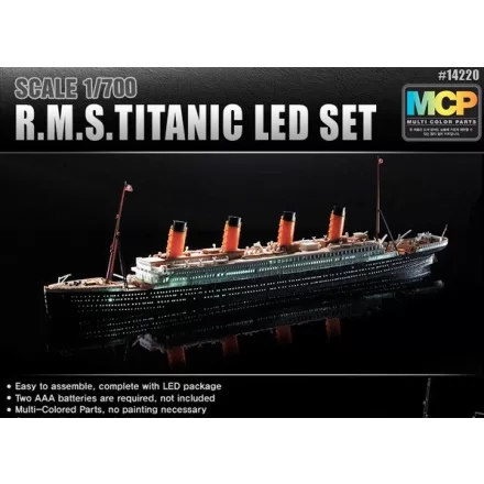 Academy R.M.S. Titanic + LED set makett