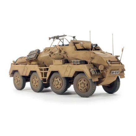 AFV Sd.Kfz.233 8-Rad with 7,5 cm Gun Schwere Panzerspähwagen makett