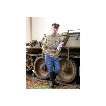Alpine Miniatures WW2 Russian Tank Officer