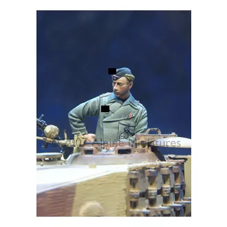 Alpine Miniatures WW2 German Tanker in Summer
