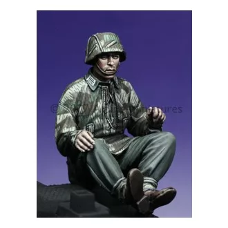 Alpine Miniatures German SdKfz 251 Driver