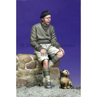 Alpine Miniatures British Armoured Crew #2 & Puppy