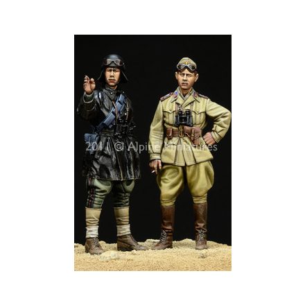 Alpine Miniatures WW2 Italian AFV Crew Set (2 figs)