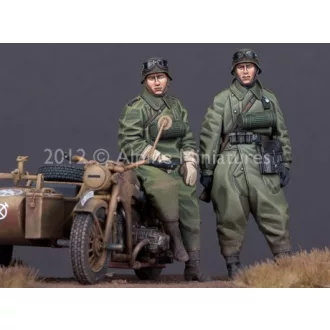 Alpine Miniatures German Motorcyclist Set (2 figs)