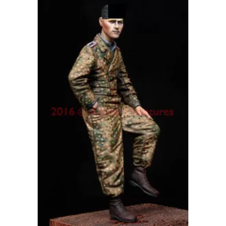 Alpine Miniatures WSS Tiger Crew 44/45