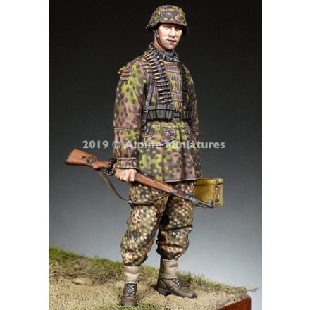 Alpine Miniatures Ammo Carrier 12 SS "HJ"