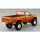 Aoshima Toyota RN80 Hilux Long Bed Lifting Up 1995 makett