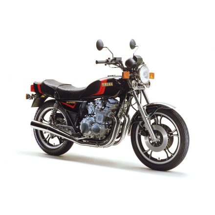 Aoshima YAMAHA 4G0 XJ400 '80 makett