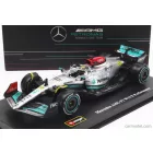Burago MERCEDES F1 W13E TEAM MERCEDES-AMG PETRONAS F1 N 44 SEASON 2022 LEWIS HAMILTON - WITH HELMET AND PLASTIC SHOWCASE