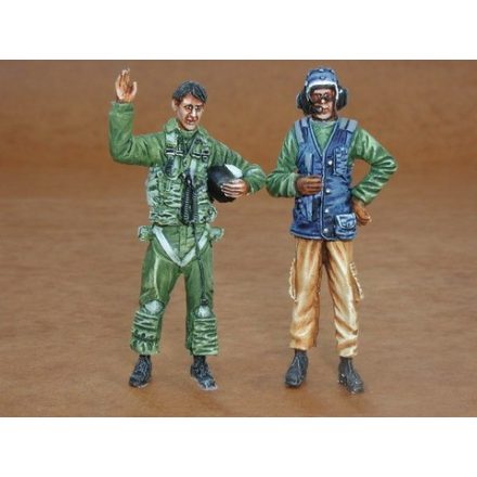 CMK US Navy modern pilot and mechanic 2 figures