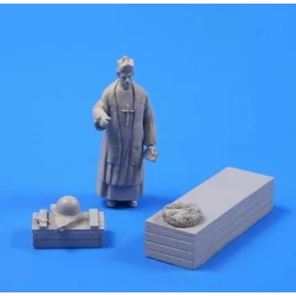   CMK Military Chaplain + Coffin and Chaplet x 1 figure USA, WWII