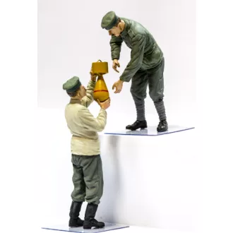  Copper State Models German Aerodrome Personnel Bomb Loading Team WWI makett