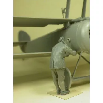   Copper State Models RFC Air Mechanic Checking Aeroplane WWI makett