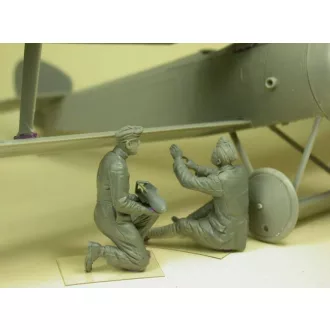   Copper State Models RFC Air Mechanics Installing Bombs WWI makett
