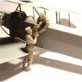 Copper State Models German Personnel Bomb Loading WWI makett