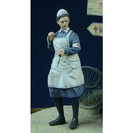 D-DAY miniature studio German DRK Nurse 1939-45