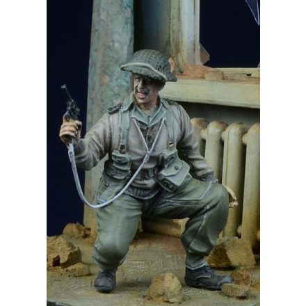D-DAY miniature studio British / Commonwealth Officer in action 1943 -45