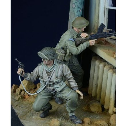D-DAY miniature studio British / Commonwealth Infantry in action 1943-45