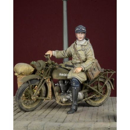 D-DAY miniature studio WRNS Despatch Rider 1939-45