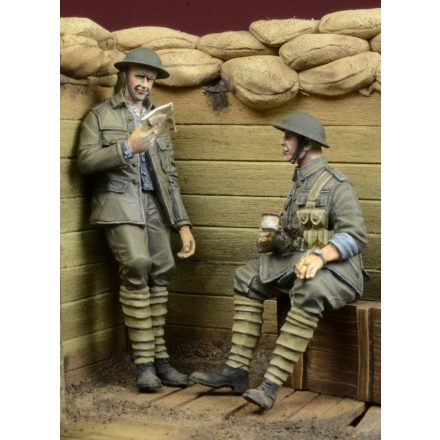 D-DAY miniature studio In a Trench - WWI British Infantry at rest
