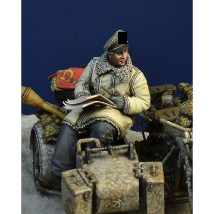 D-DAY miniature studio Waffen SS Officer, Hungary 1945 (for sidecar)