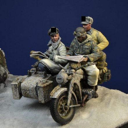 D-DAY miniature studio Waffen SS Motorcycle Crew, Hungary, Winter 1945