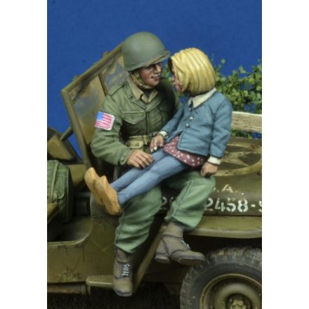 D-DAY miniature studio US Paratrooper with small girl 1944-45