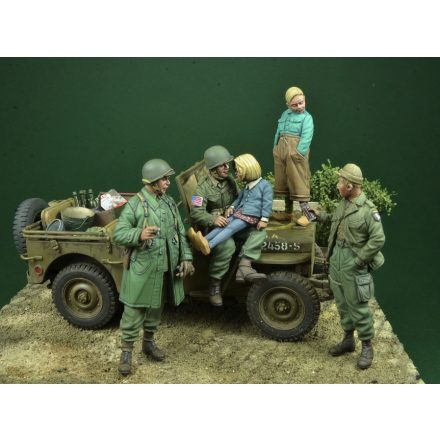 D-DAY miniature studio Chocolate Bar, 101st Airborne Div. Soldiers w. Kids Operation Market Garden, Holland 1944