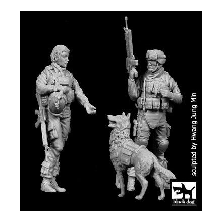 Black Dog US woman + soldier with dog