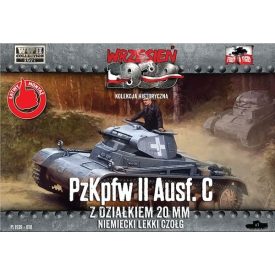First to Fight Pz.Kpfw.II Ausf.C German light tank. makett