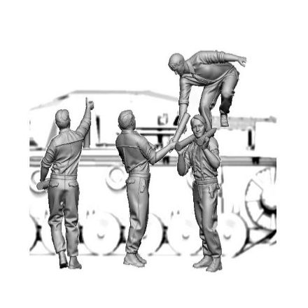 Glowel Miniatures German tank crew loading ammo