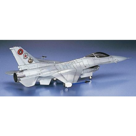 Hasegawa F-16N Top Gun makett