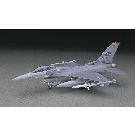 Hasegawa F-16CJ Fighting Falcon Misawa Japan makett