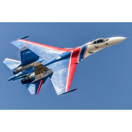 Hobby Boss Sukhoi Su-27 Flanker B Russian Knights makett