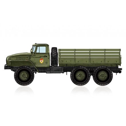 Hobby Boss Russian URAL-4320 Truck makett