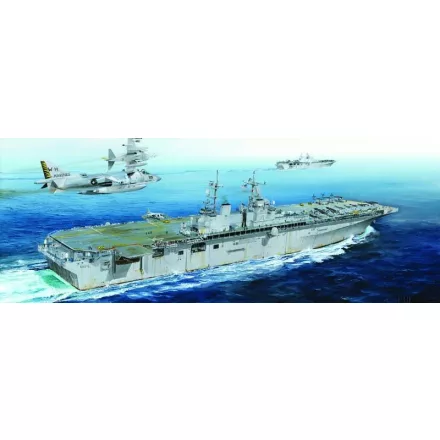 Hobby Boss USS Boxer LHD-4 makett