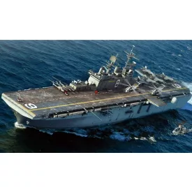 Hobby Boss USS Bonhomme Richard LHD-6 makett