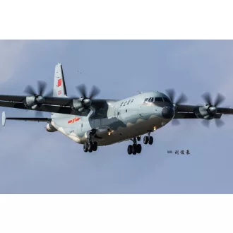 Hobby Boss Chinese Y-9 makett
