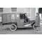 ICM Model T 1917 Ambulance with US Medical Personnel 1:35 katonai jármű makett