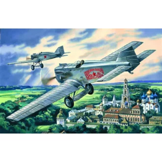 ICM Iijushin I-1 (IL-400b) 1:72 repülő makett