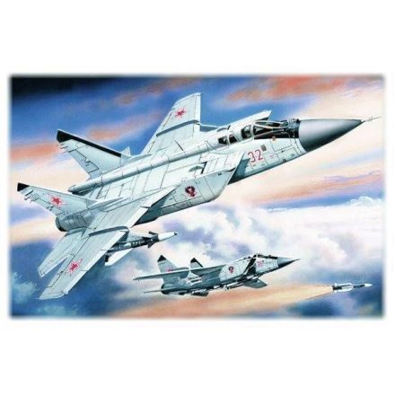 ICM MiG-31 Foxhound makett