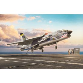 Italeri F-8E Crusader makett