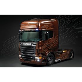 Italeri Scania R730 V8 Black Amber makett