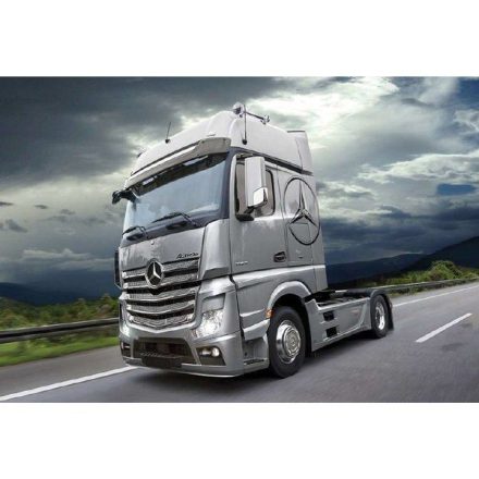 Italeri Mercedes-Benz Actros MP4 GigaSpace makett