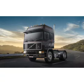 Italeri VOLVO F-16 Globetrotter makett