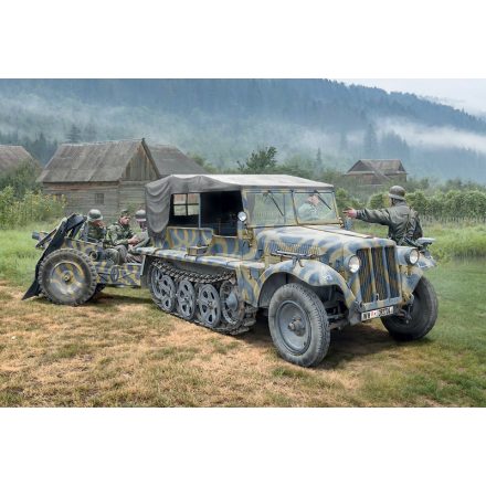 Italeri Sd. Kfz. 10 Demag D7 with 7,5 cm leIG 18 and crew makett