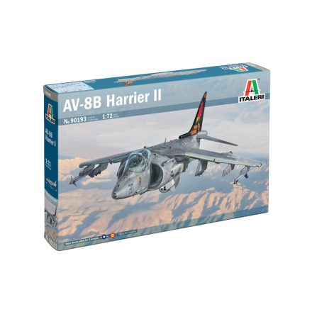 Italeri McDonnell-Douglas AV-8 B Harrier II makett